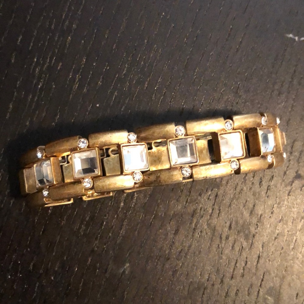 Gold and clear stone stretchy bracelet